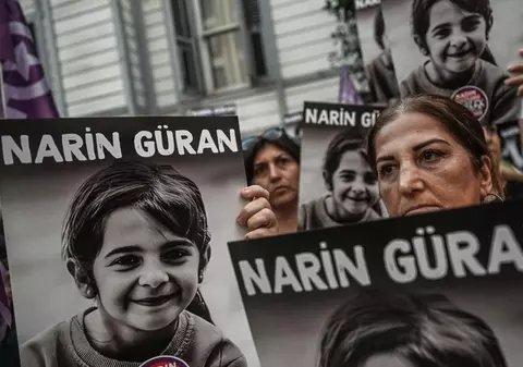 Fetiță de 8 ani dispărută din 21 august, găsită moartă într-un sac. Poliția a arestat 21 de oameni, inclusiv părinții și fratele, în Turcia