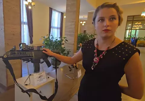 O armă de asalt care funcţionează pe principiul AKM e în faza finală de prototip industrial la Cugir: „Sunt șanse foarte mari să treacă testările” | VIDEO