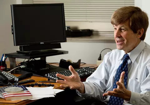 Istoricul Allan Lichtman, supranumit „Nostradamus” al alegerilor din SUA, a prezis cine va câștiga Casa Albă. Pe ce se bazează