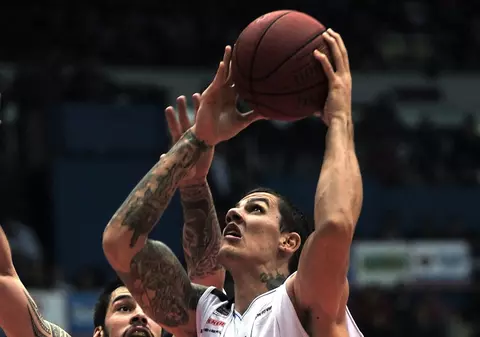 Baschetbalistul turc Ilkan Karaman a murit. Fostul jucător de la Fenerbahce, călcat de mașină în timp ce își aștepta un prieten să facă plinul