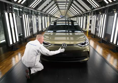 Volkswagen ia în calcul să închidă fabrici din Germania, o măsură fără precedent: „Situaţia este extrem de gravă”