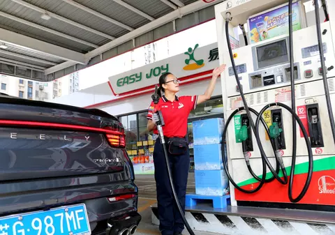 Preţurile petrolului au scăzut vineri cu mai mult de 2%: „Economia din SUA este în declin”