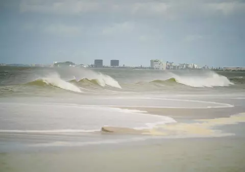 Peste 1.000 de zboruri, anulate în Florida din cauza uraganului Helene, o furtună cu „potențial letal”