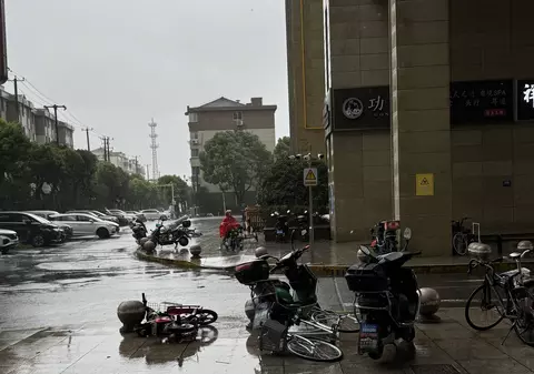 Oraşul Shanghai a fost lovit de cel mai puternic taifun care „atinge uscatul după anul 1949” VIDEO