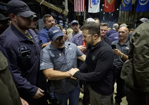 Volodimir Zelenski și-a început călătoria în SUA cu o vizită la o fabrică de armament: „Planul victoriei se va afla pe masa tuturor aliaților”