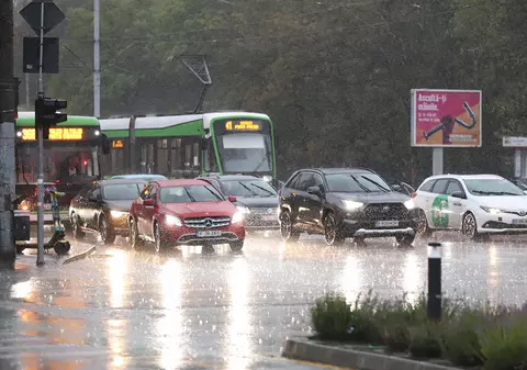 Ciclonul „devastator” care n-a adus urgia în Capitală, dar a creat panică generală. Imagini cu „megafurtuna” din București