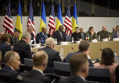 Întăriri pentru Ucraina: ce echipamente militare au promis aliații occidentali la reuniunea de la Ramstein. Zelenski a cerut livrări mai rapide