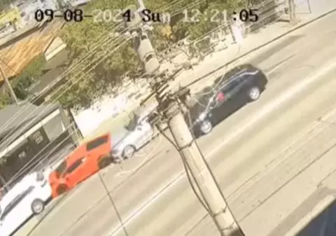 Bărbați reținuți la Cluj după ce ar fi înscenat un accident între un Lamborghini și un BMW pentru a obține banii de la asigurători | VIDEO