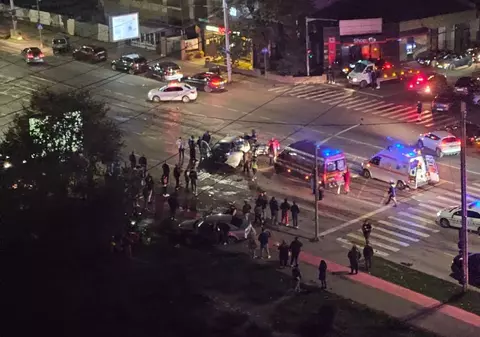 Accident rutier grav în Iași, cu șapte victime. Două mașini au fost distruse | VIDEO