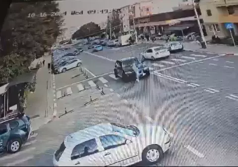 Metodă de înșelăciune la Năvodari. Doi bărbați, filmați când se aruncă intenționat în fața mașinilor pentru despăgubiri