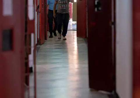 Un bărbat din Botoșani a fost arestat în clipa în care era eliberat din închisoare, ca să fie trimis după gratii în Ungaria