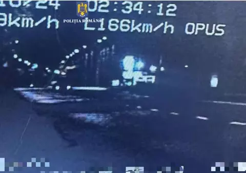 Șofer prins conducând cu 169 km/h, băut și fără permis, pe DN 72. A abandonat mașina și a fugit