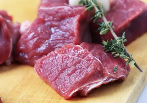 Carnea de porc se scumpește de luna viitoare: „Vom importa masiv din cauza pestei porcine”