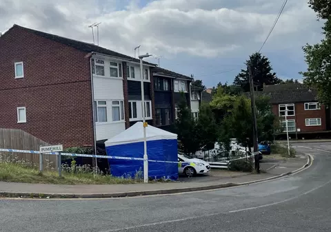 O britanică și-a ucis părinţii şi a stat patru ani cu cadavrele în casă