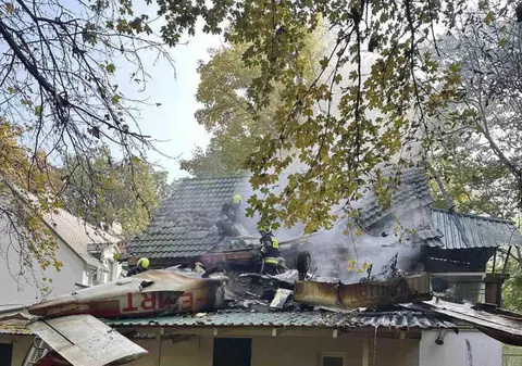 Un avion de mici dimensiuni s-a prăbușit în Republica Moldova pe o clădire din centrul de agrement Vadul lui Vodă. Pilotul a murit