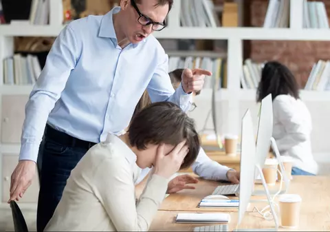 De la birou, direct într-o cameră întunecată: De ce mulți angajați au nevoie de „deconectare senzorială”