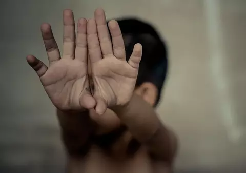 Profesor de muzică, cercetat pentru racolare de minori în scopuri sexuale: „Acest individ nu are ce căuta lângă copii”