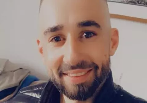 Un bucătar român violent deportat în România s-a întors după 17 zile în Marea Britanie: „La soția și la copiii mei”