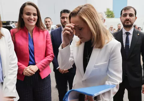 Elena Lasconi anunță că USR va depune o moțiune de cenzură împotriva Guvernului Ciolacu. „Hai să vedem cât curaj aveţi, domnule Ciucă”