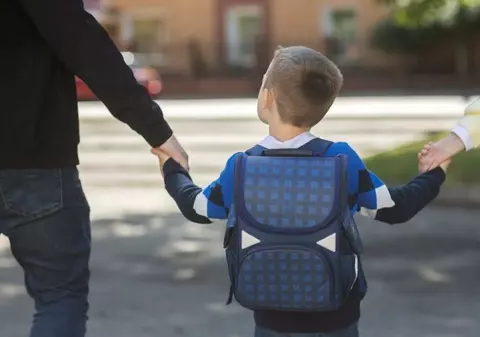 Un elev premiant din Iași nu mai vrea să meargă la școală, din cauza colegilor: „Agresat, umilit și jignit”