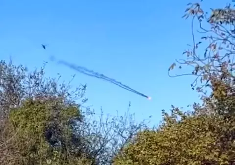 Un elicopter ucrainean a fost filmat când urmărește o dronă rusească Shahed și o doboară cu rafale de mitralieră