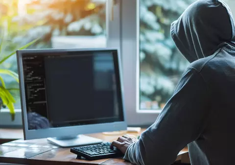 Furtul de identitate a crescut cu 354%, comparativ cu anul precedent. Creșterea numărului de interacțiuni din spațiul digital, unul din principalele motive