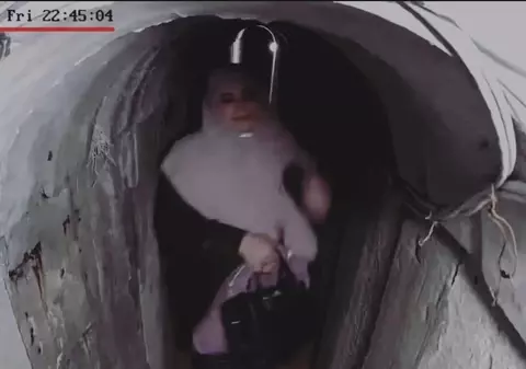 Soția șefului Hamas, Yahya Sinwar, fuge într-un tunel din Gaza având în mână o geantă de 32.000 de dolari I VIDEO