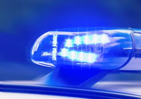 Tânără de 18 ani, ucisă în propria casă, în Bacău. Un vecin i-a cerut un foc și a atacat-o, fără explicație