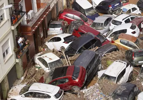 Românii din Spania care au văzut cu ochii lor dezastrul creat de inundații dezvăluie că totul a durat un sfert de oră. „A fost o chestiune de minute”