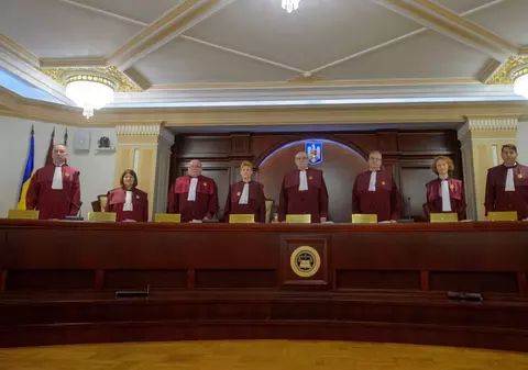 Neînțelegeri între judecătorii CCR care au respins candidatura Dianei Șoșoacă la președinție. Reprezentanta PNL nu semnează motivarea