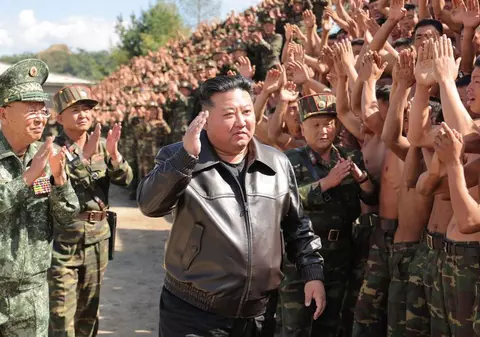 Kim Jong-Un îl aplaudă pe Viktor Orban pentru atitudinea sa față de Uniunea Europeană. „Ungaria nu se teme de amenințările imperialismului”