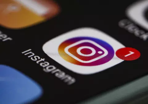 Instagram introduce funcții de protecție pentru adolescenți împotriva abuzurilor online