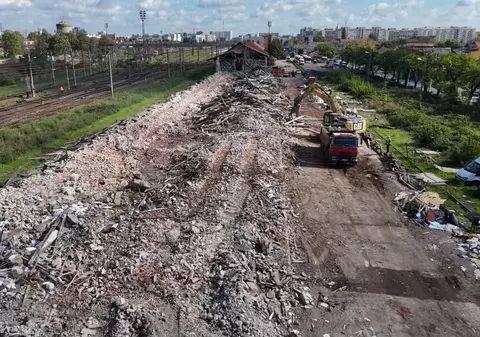 Magazia de mărfuri a gării din Timișoara, veche de 130 de ani, a fost demolată | VIDEO