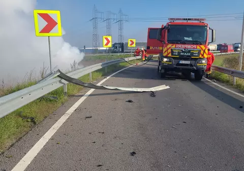 O șoferiță de 50 de ani a ars de vie, după ce s-a răsturnat cu mașina pe Centura Bacăului