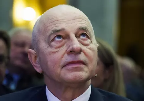 În căutarea emoției pierdute. PNL, USR și Geoană bâjbâie în găsirea scânteii care să le dea o șansă în fața mașinăriei de partid a PSD