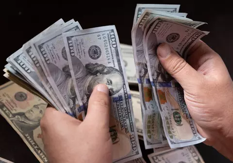 O nouă industrie cu influență la Washington câștigă milioane de dolari din sancțiuni