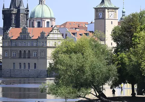 O capitală europeană a interzis tururile prin pub-uri: Orașul nu caută turiști care vin „doar pentru a se îmbăta”