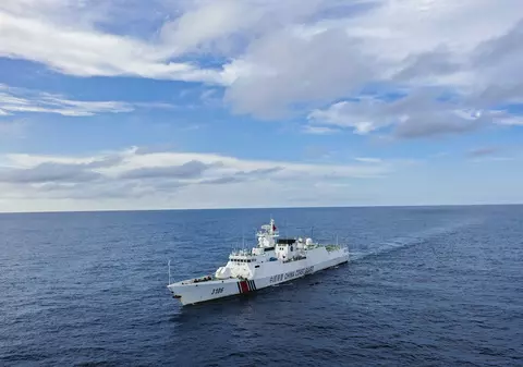 China anunță că a intrat, în premieră, în Oceanul Arctic, în patrulă comună cu Rusia. Este un mesaj pentru SUA, transmit experții