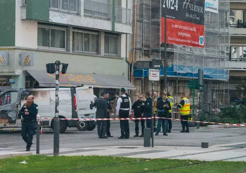 O mașină blindată a fost atacată în plină zi, cu tiruri de Kalașnikov, în centrul orașului francez Grenoble