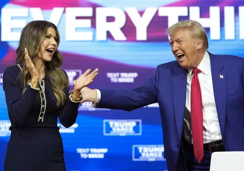 Donald Trump a dansat 40 de minute la un miting electoral. Kamala Harris, despre momentul bizar: „Sper că este bine” I VIDEO