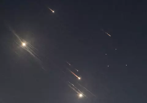 Iranul a atacat Israelul. Circa 180 de rachete balistice lansate. Netanyahu: „Iranul a făcut o greșeală gravă în această seară și va plăti prețul” | VIDEO