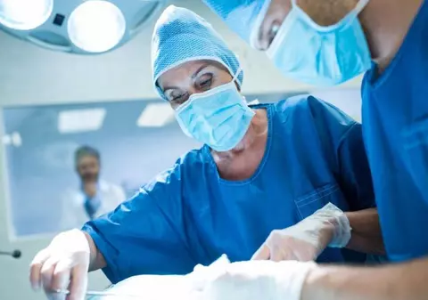 O femeie din Australia cu „dureri groaznice de stomac” a descoperit că are cinci organe în plus