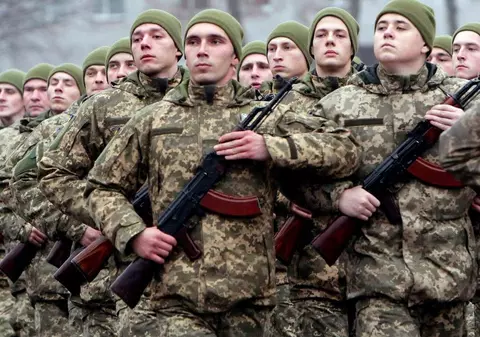 Amplă operațiune a poliției ucrainene împotriva celor care refuză mobilizarea. Zeci de mii de ucraineni au fugit din țară