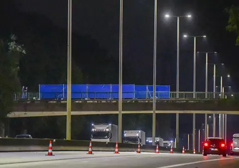 Reconstituirea oficială a uciderii unui șofer român de TIR, în Belgia, de către mai mulți adolescenți, în timp ce conducea pe autostradă