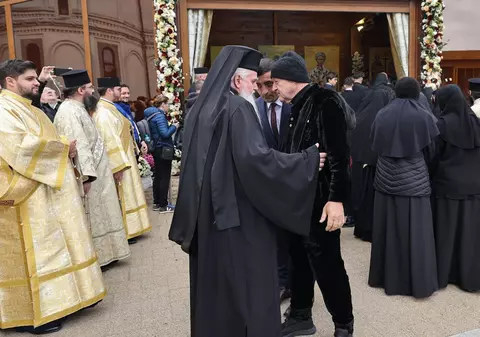 Procesiune religioasă în București, cu moaştele a cinci sfinți. Becali și Simion printre participanți. Programul sărbătorii Sfântului Dimitrie cel Nou