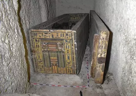 Cameră funerară ascunsă a unei preotese egiptene, găsită după 4.000 de ani. Mormântul a fost descoperit la 15 metri sub pământ