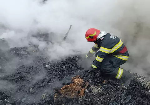 Doi copii din Suceava au murit într-un incendiu care le-a cuprins locuința