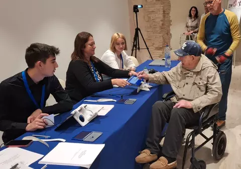 La alegerile prezidențiale, doi români, unul de 101 ani, altul de 100 de ani, au votat în diaspora