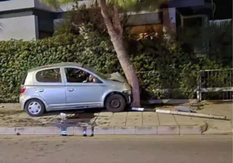 O adolescentă româncă a murit pe bancheta din spate a mașinii conduse de un iordanian de 16 ani, pe o stradă din Larnaca