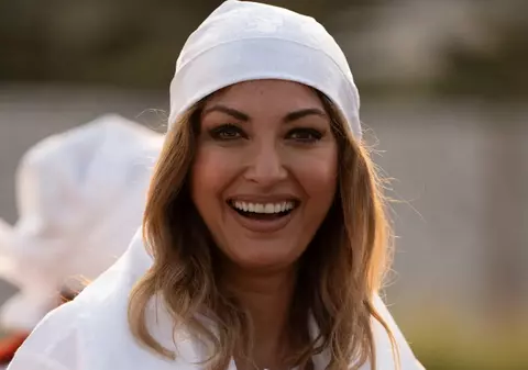 Cum a apărut Anca Țurcașiu cu iubitul în vacanță în Abu Dhabi: „Viața merită s-o trăim cât mai intens”. Cu ce cuplu celebru s-au întâlnit acolo